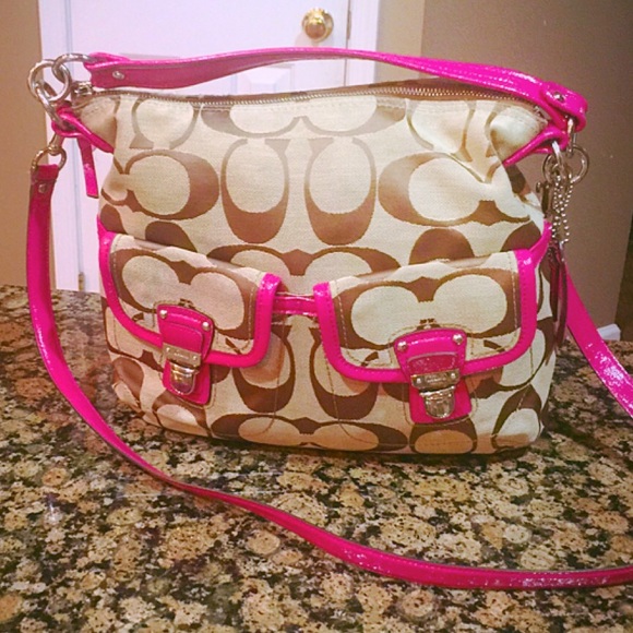 Coach Handbags - COACH Gorgeous & Classy Hand Bag.